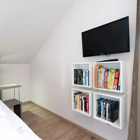 Kleine Bergstr 11 Whg 1 * Грёмиц