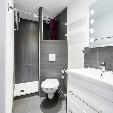 Kleine Bergstr 11 Whg 1 * Грёмиц