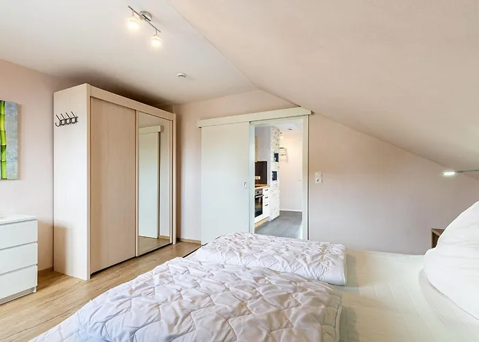 Kleine Bergstr 11 Whg 1